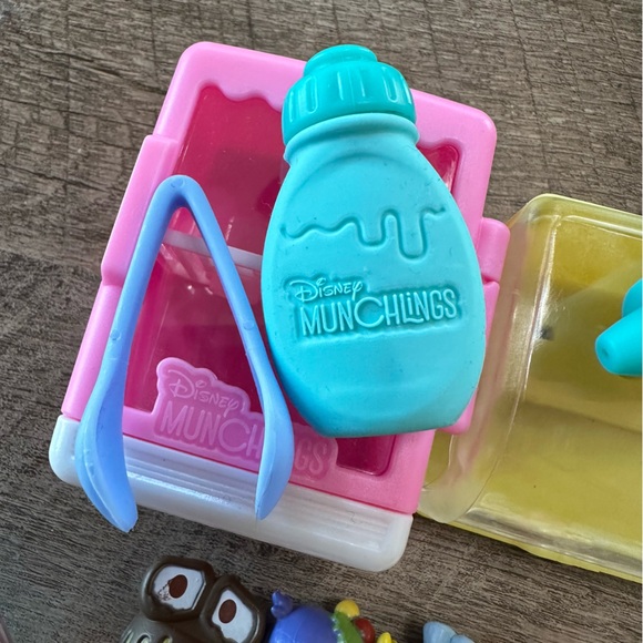 Lot of 14 Disney Munchlings Scented Figures & Playsets - Picture 4 of 8